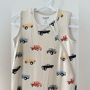 Kyte BABY 0.5 Tog Beige Sleep Sack with Vintage Truck Print - Medium
